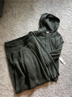 No Boundaries Olive Green Ribbed Hooded Knit Set